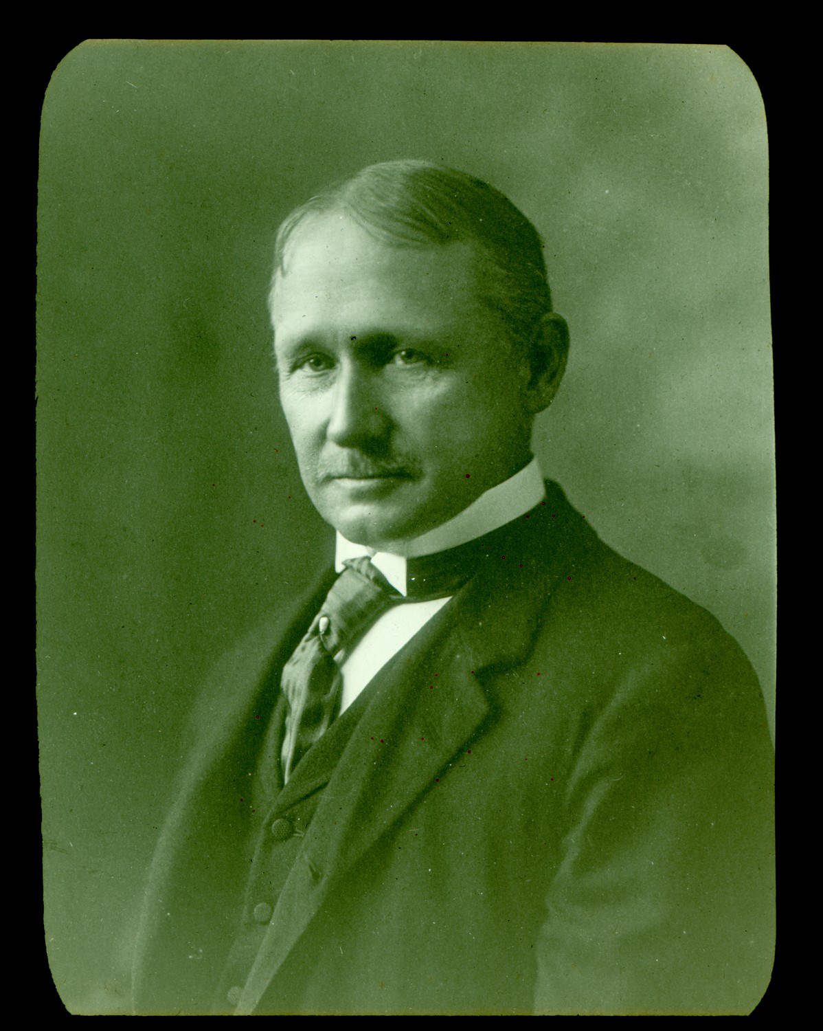Frederick Winslow Taylor in middle age, clean-shaven except for a moustache, in a dark three-piece suit and high white collar, photographed half-length in a studio